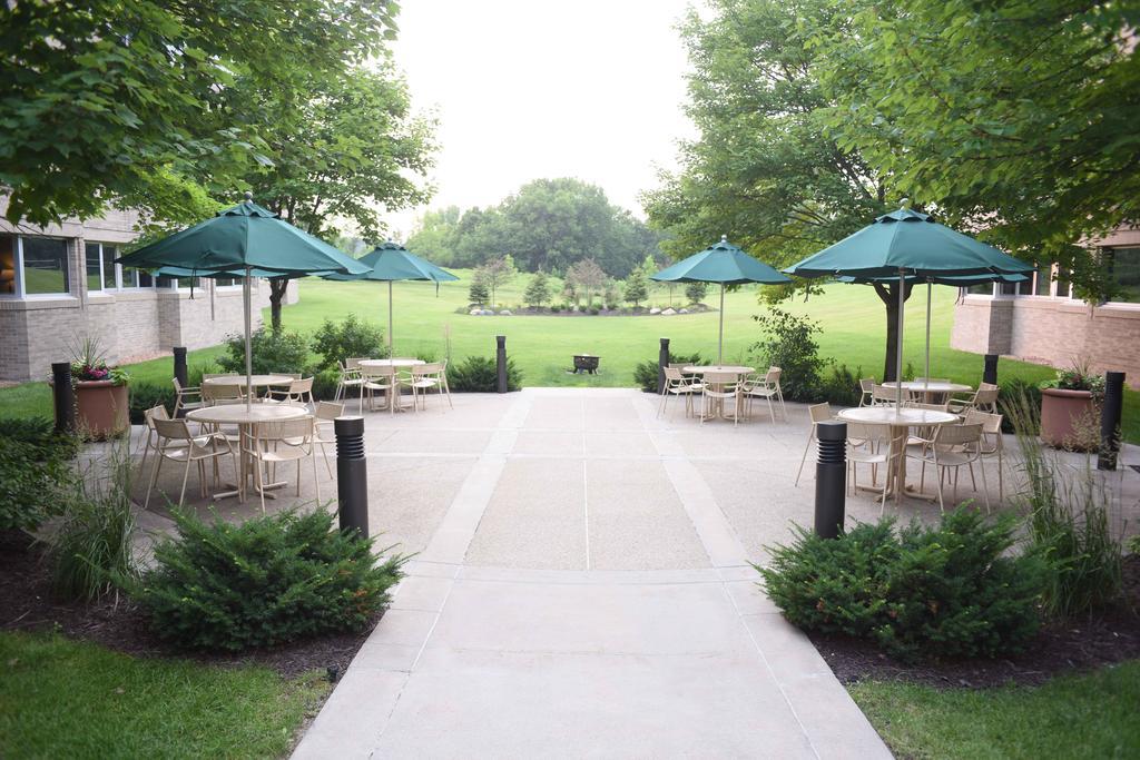 Oak Ridge Hotel Chaska Exterior foto